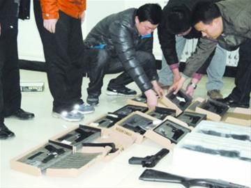 沈阳桃仙机场安检机通道惊险长管钢珠枪43支[图]