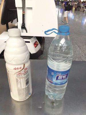 铁路安检仪查获两瓶“饮料”是违禁品