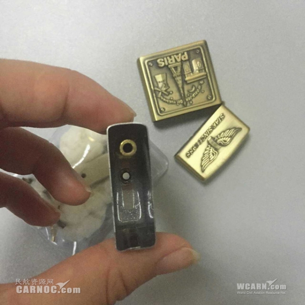 旅客将打火机“肢解”企图混过安检门