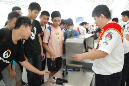 郑州机场持电子登机牌快速过安检门检测登机[图]