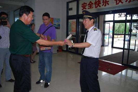 金属探测安检门厂家：乌鲁木齐安检总站关爱老年旅客