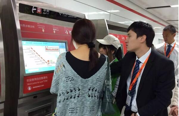 安检门厂家：过安检顺走他人挎包，女子不认错辩称“当时头晕”