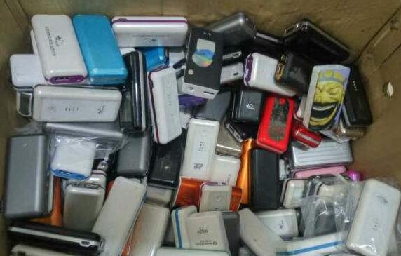 金属探测门的妙用案例：首都机场安检查获音响式充电宝